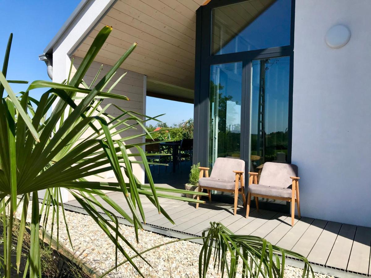 Wine & Space Lodge At Lake Balaton Balatonlelle Exterior photo
